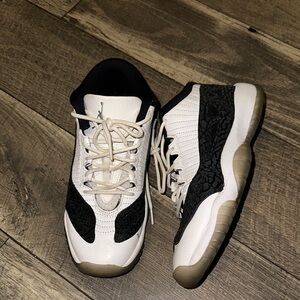 Low top Jordan 11’s